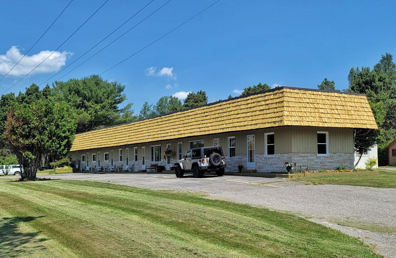 Maciver'S Motel And Camp Blind River Kültér fotó